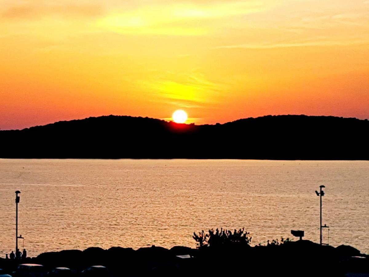 Apartament App Obrovac In The Centre - With Amazing Sea View! Pula Zewnętrze zdjęcie